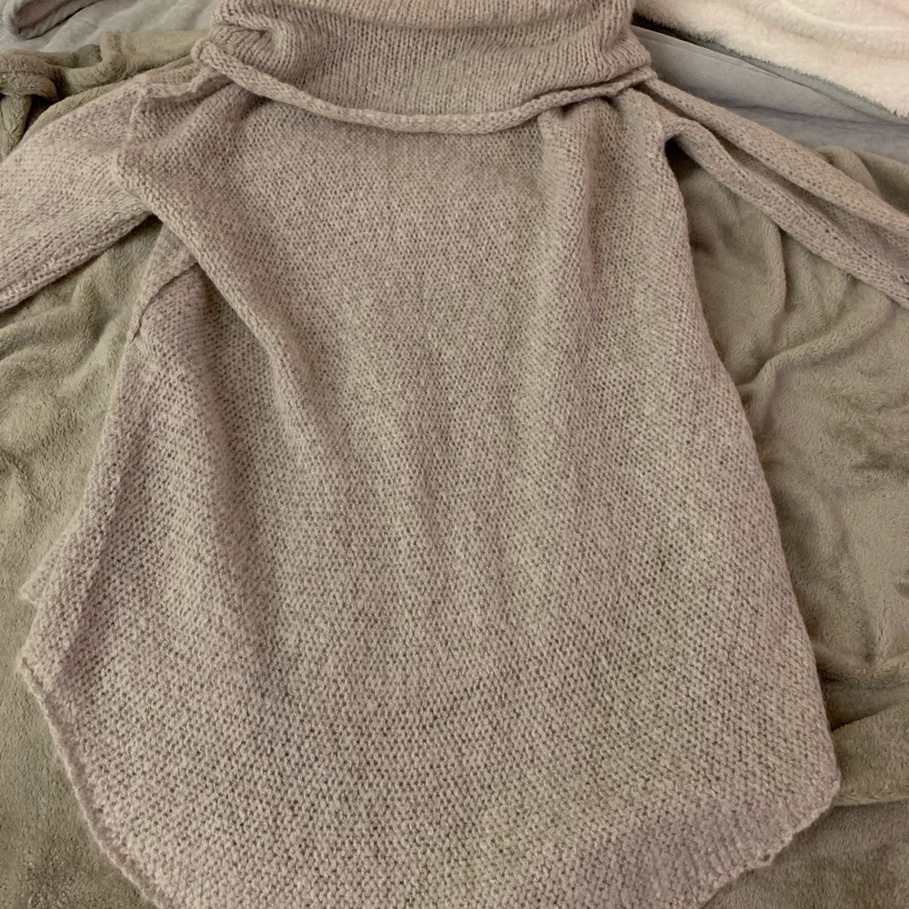 CASLON Turtle Neck - Picture 2 of 2
